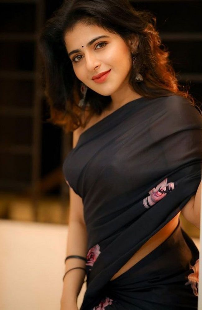 സാരിയില്‍ അതീവ സുന്ദരിയായി ഐശ്വര്യ മേനോന്‍. വൈറലായ ചിത്രങ്ങള്‍ കാണാം