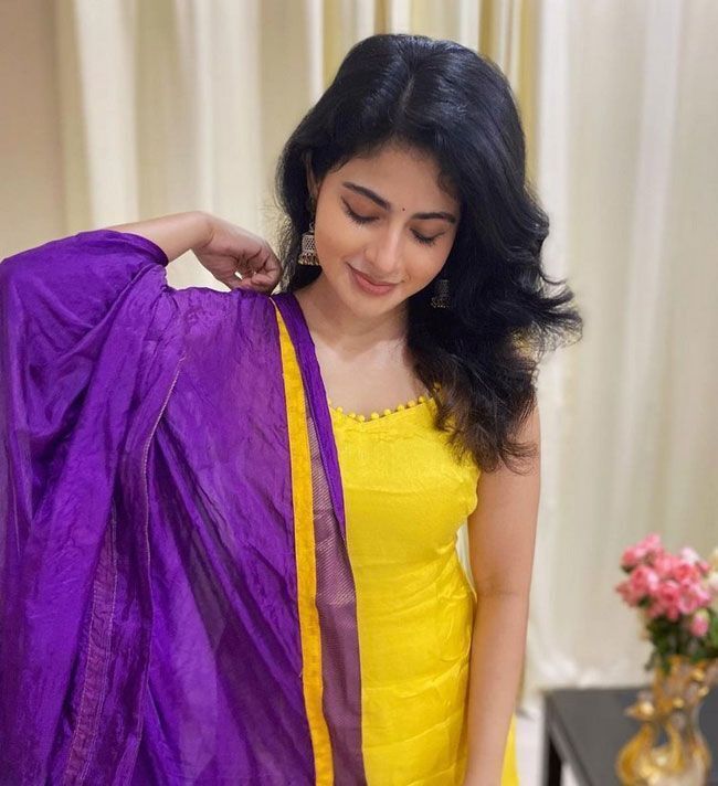 സാരിയില്‍ അതീവ സുന്ദരിയായി ഐശ്വര്യ മേനോന്‍. വൈറലായ ചിത്രങ്ങള്‍ കാണാം