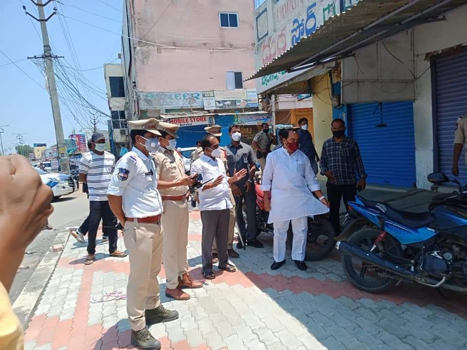 തെലങ്കാനയില്‍ ലോക്ക്ഡൗണ്‍ നിയന്ത്രണങ്ങള്‍ ശക്തമാക്കി പൊലീസ്-ചിത്രങ്ങള്‍ കാണാം