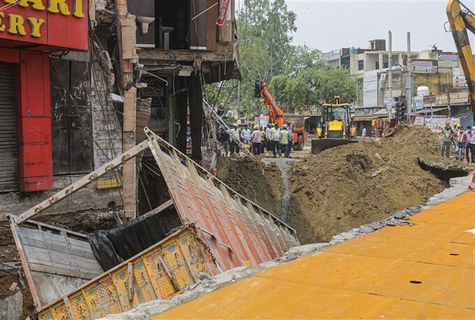ദില്ലിയില്‍ കനത്ത മഴ: ചിത്രങ്ങള്‍ കാണാം