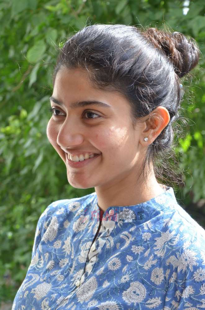 നാടന്‍ സുന്ദരിയായി തിളങ്ങി സായ് പല്ലവി; പുതിയ ചിത്രങ്ങള്‍ ഏറ്റെടുത്ത് സോഷ്യല്‍ മീഡിയ