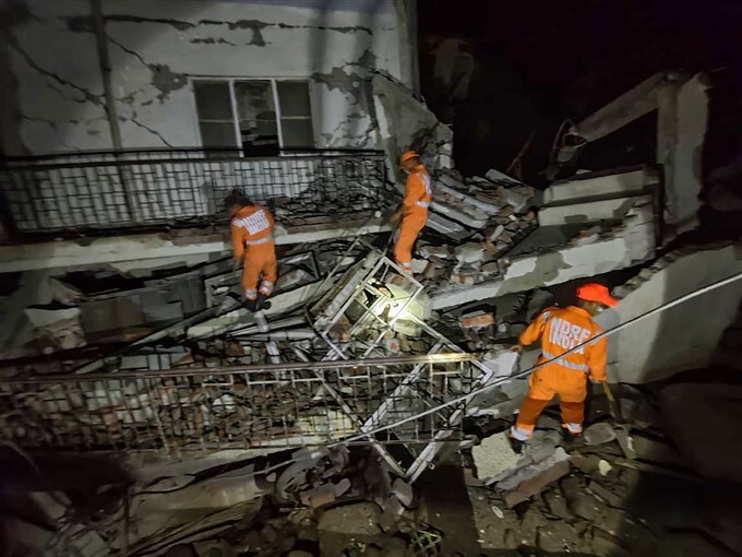 Rescue and relief operation After Several houses and shops damaged due to cloudburst In Uttarakhand