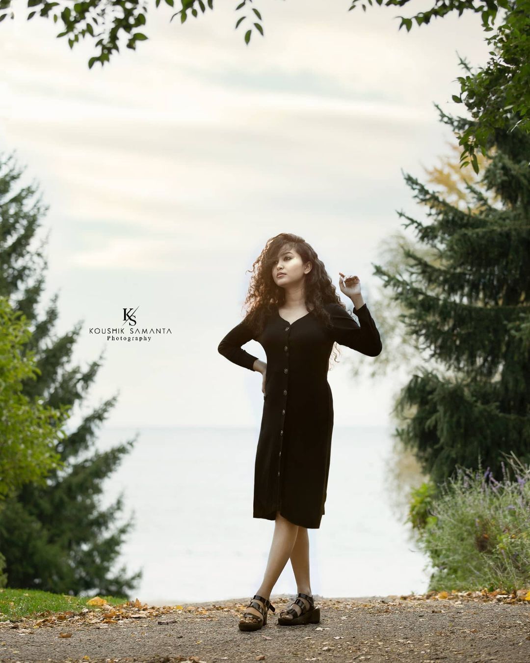 സാരിയില്‍ ഗ്ലാമറസ് ലുക്കുമായി സയനി പ്രധാന്‍; വൈറല്‍ ചിത്രങ്ങള്‍ കാണാം