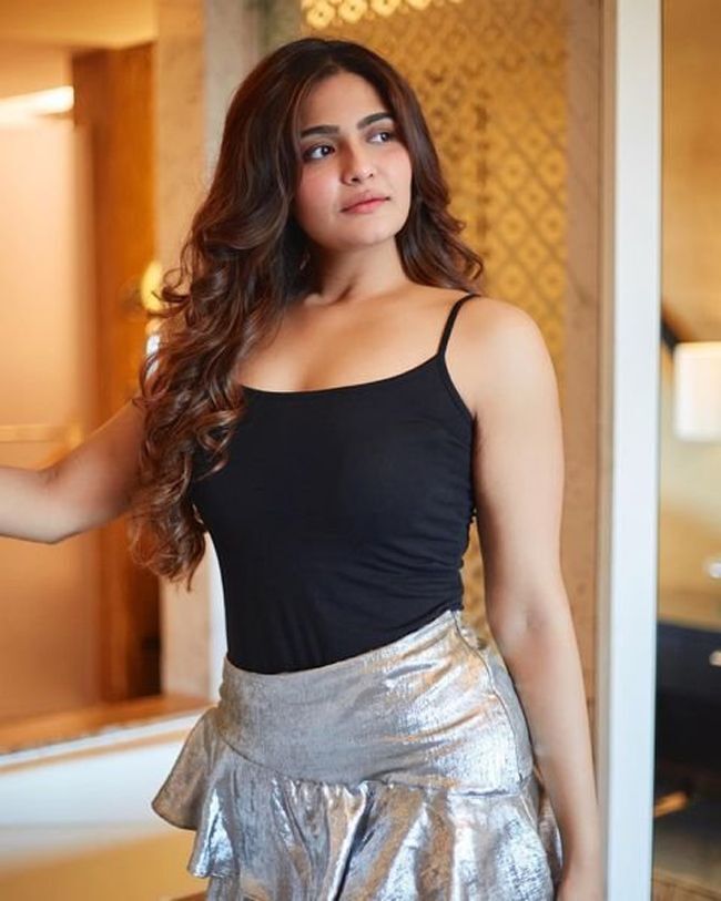 കിടിലന്‍ ലുക്കില്‍ ആരതി വെങ്കിടേഷ്, പുതിയ ചിത്രങ്ങള്‍ കാണാം