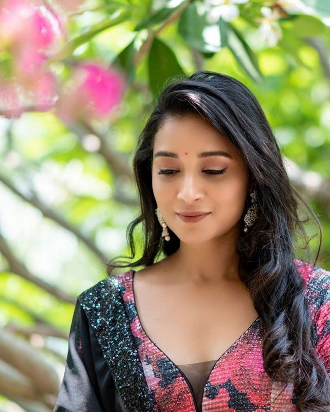 ഭാനു ശ്രീ മെഹ്റയുടെ പുതിയ ചിത്രങ്ങള്‍ കാണാം