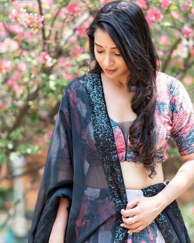 ഭാനു ശ്രീ മെഹ്റയുടെ പുതിയ ചിത്രങ്ങള്‍ കാണാം