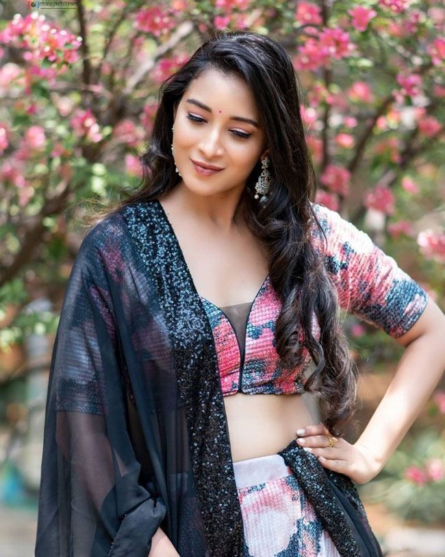 ഭാനു ശ്രീ മെഹ്റയുടെ പുതിയ ചിത്രങ്ങള്‍ കാണാം