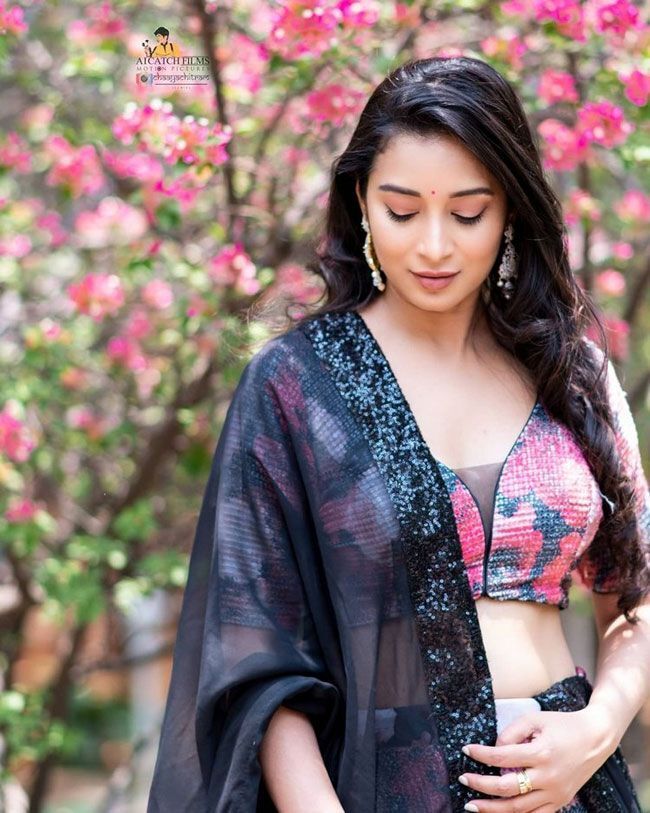 ഭാനു ശ്രീ മെഹ്റയുടെ പുതിയ ചിത്രങ്ങള്‍ കാണാം