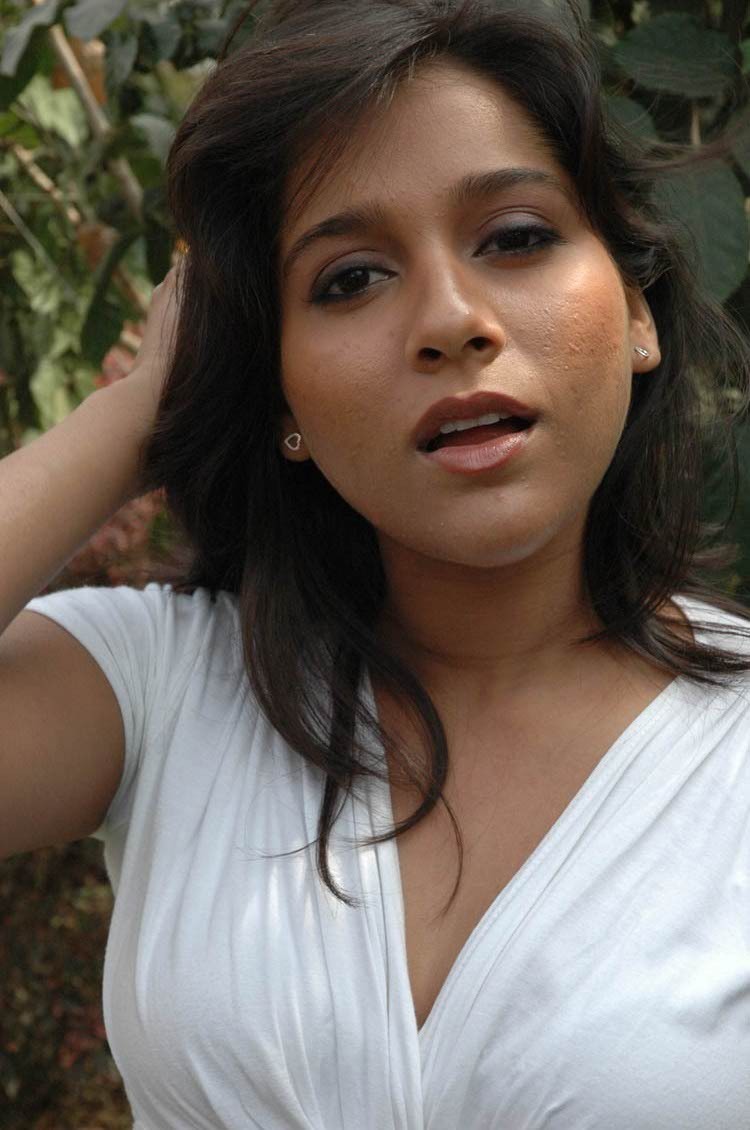 രഷ്മി ഗൗതമിന്‍റെ പുതിയ ചിത്രങ്ങള്‍ കാണാം