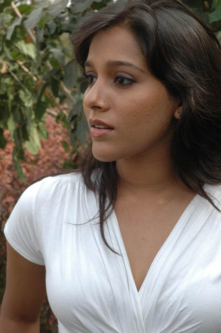 രഷ്മി ഗൗതമിന്‍റെ പുതിയ ചിത്രങ്ങള്‍ കാണാം