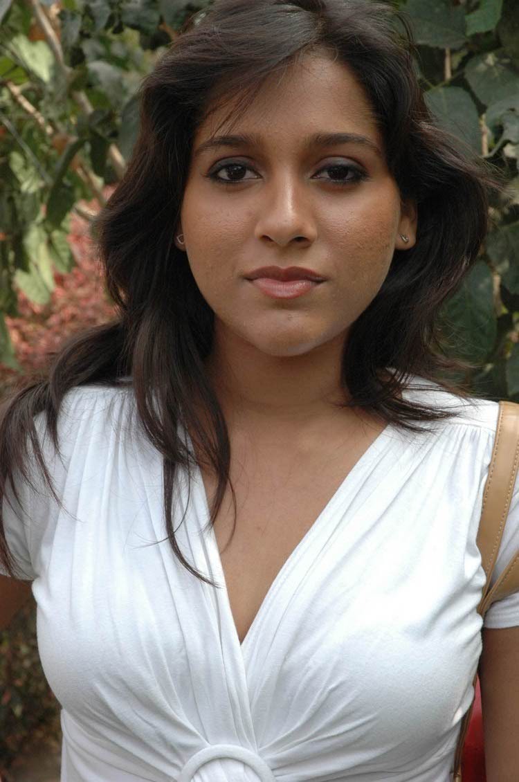 രഷ്മി ഗൗതമിന്‍റെ പുതിയ ചിത്രങ്ങള്‍ കാണാം