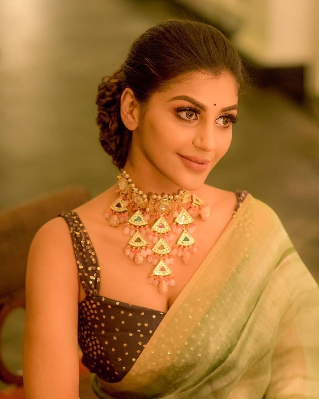 നടി യാഷിക ആനന്ദിന്റെ അടിപൊളി ചിത്രങ്ങള്‍ കാണാം