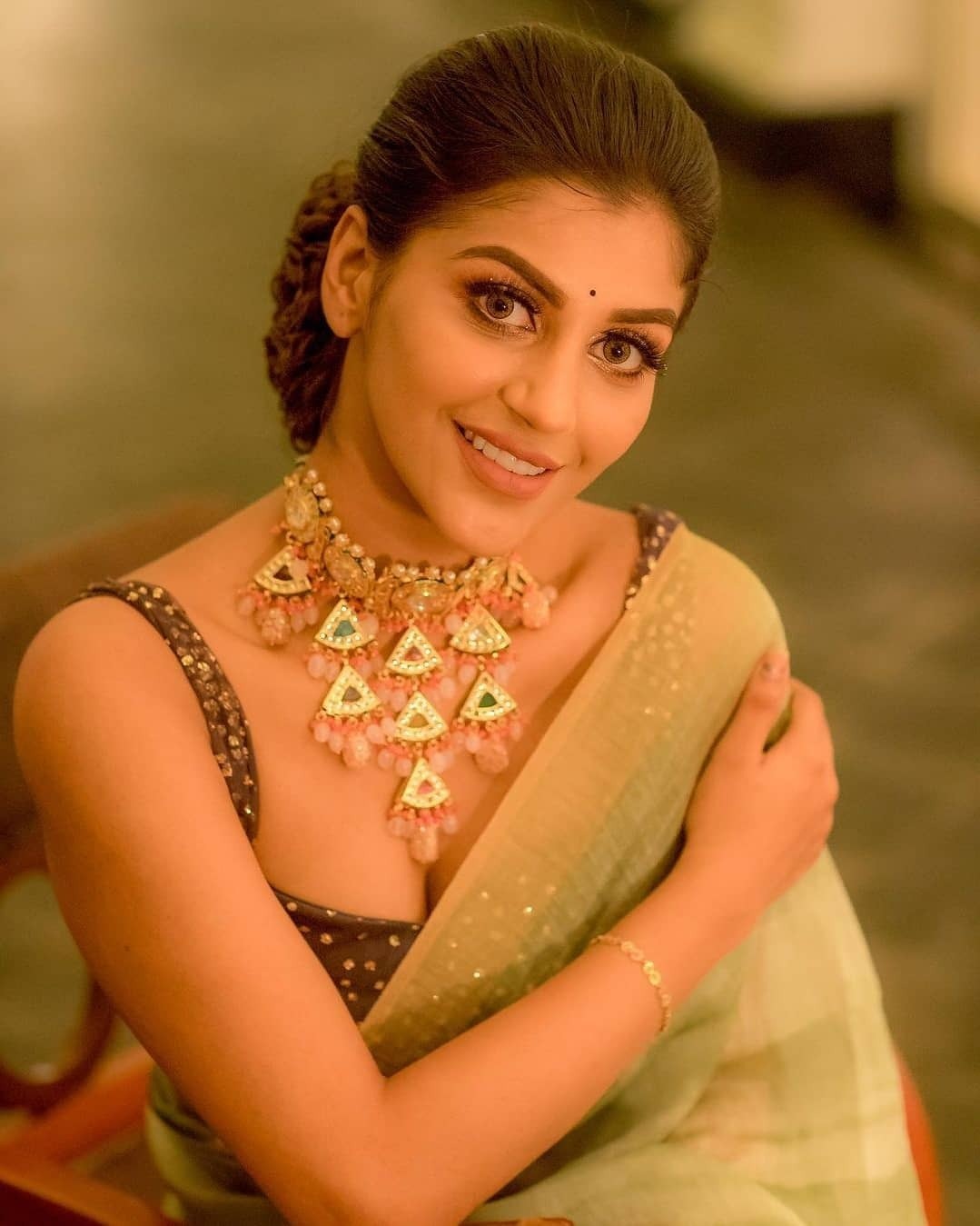 നടി യാഷിക ആനന്ദിന്റെ അടിപൊളി ചിത്രങ്ങള്‍ കാണാം