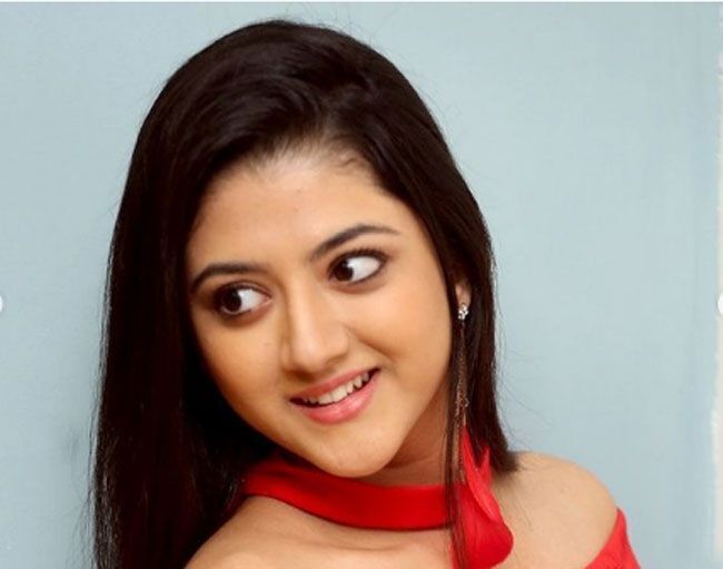 ക്യൂട്ട് ലുക്കില്‍ അതീവ സുന്ദരിയായ ശ്രീയ ശര്‍മ്മ; വൈറലായ ചിത്രങ്ങള്‍ കാണാം