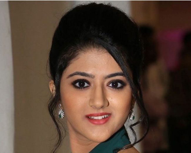 ക്യൂട്ട് ലുക്കില്‍ അതീവ സുന്ദരിയായ ശ്രീയ ശര്‍മ്മ; വൈറലായ ചിത്രങ്ങള്‍ കാണാം