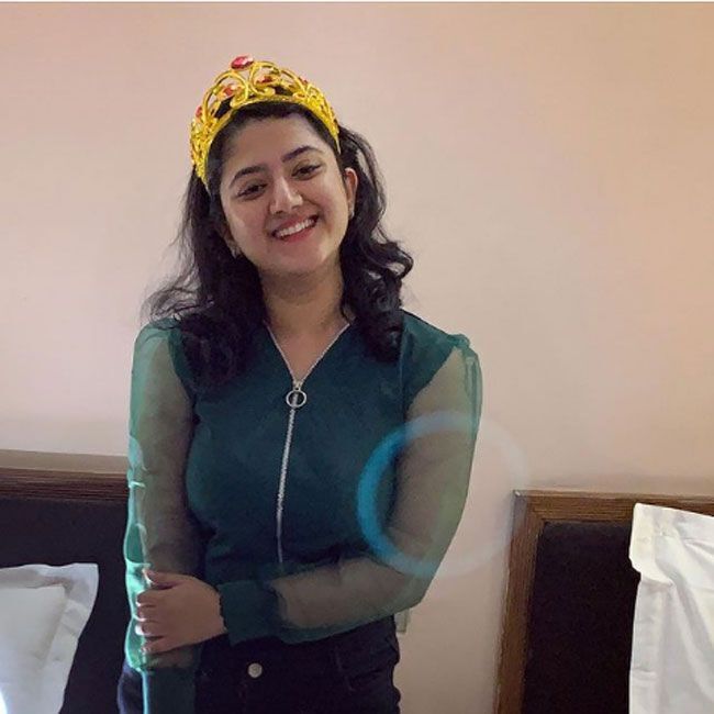 ക്യൂട്ട് ലുക്കില്‍ അതീവ സുന്ദരിയായ ശ്രീയ ശര്‍മ്മ; വൈറലായ ചിത്രങ്ങള്‍ കാണാം