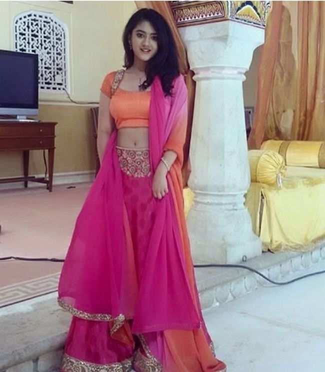 ക്യൂട്ട് ലുക്കില്‍ അതീവ സുന്ദരിയായ ശ്രീയ ശര്‍മ്മ; വൈറലായ ചിത്രങ്ങള്‍ കാണാം