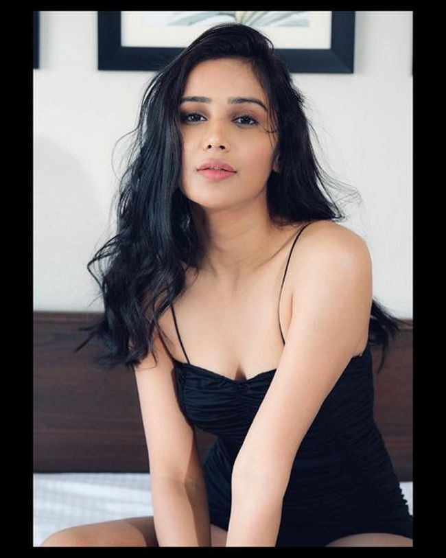 ഗ്ലാമറസായി സിമ്രാന്‍ ഗുപ്ത, ഏറ്റവും പുതിയ ചിത്രങ്ങള്‍ കാണാം