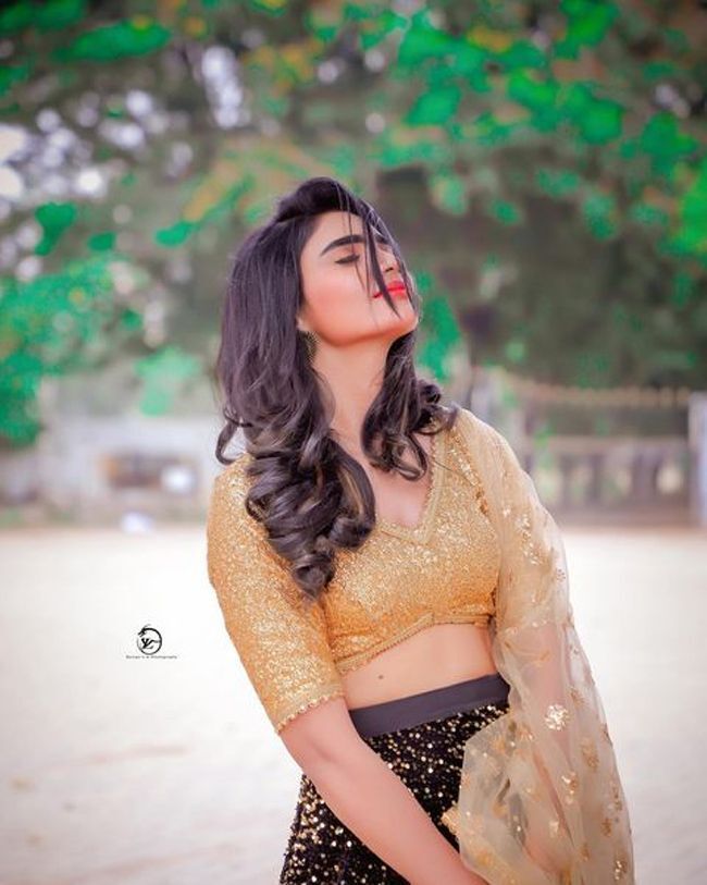 ആരാധകരെ ഞെട്ടിച്ച് നടി വര്‍ഷയുടെ ഫോട്ടോ ഷൂട്ട്, ചിത്രങ്ങള്‍ സോഷ്യല്‍ മീഡിയയില്‍ വൈറല്‍