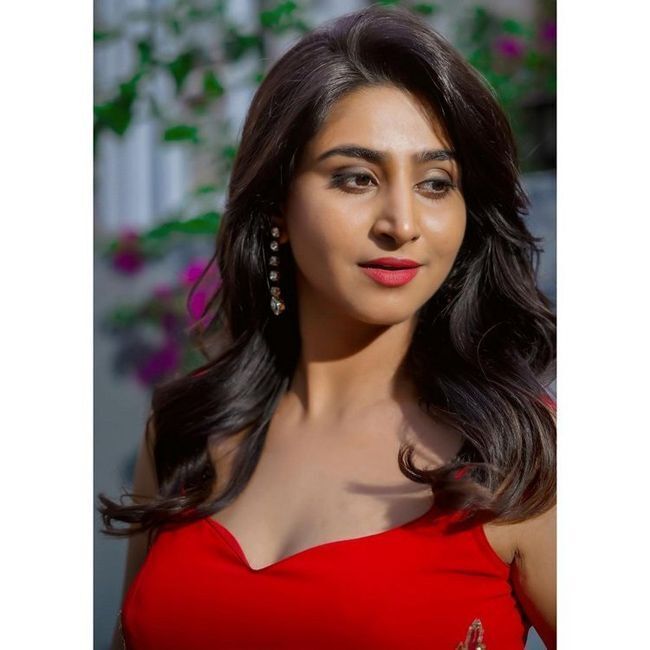 വര്‍ഷിനി സൗന്ദര്‍രാജന്‍റെ ഏറ്റവും പുതിയ ചിത്രങ്ങള്‍ കാണാം