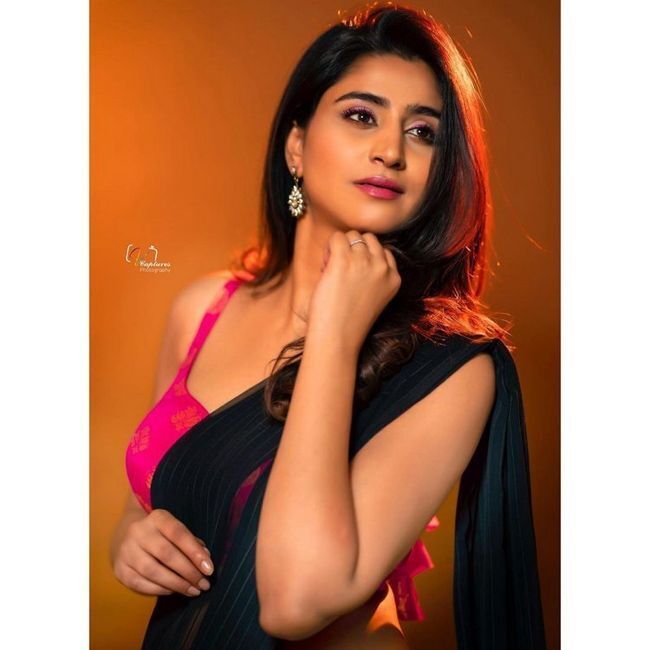 വര്‍ഷിനി സൗന്ദര്‍രാജന്‍റെ ഏറ്റവും പുതിയ ചിത്രങ്ങള്‍ കാണാം