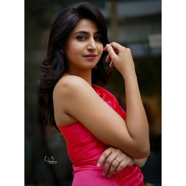 വര്‍ഷിനി സൗന്ദര്‍രാജന്‍റെ ഏറ്റവും പുതിയ ചിത്രങ്ങള്‍ കാണാം