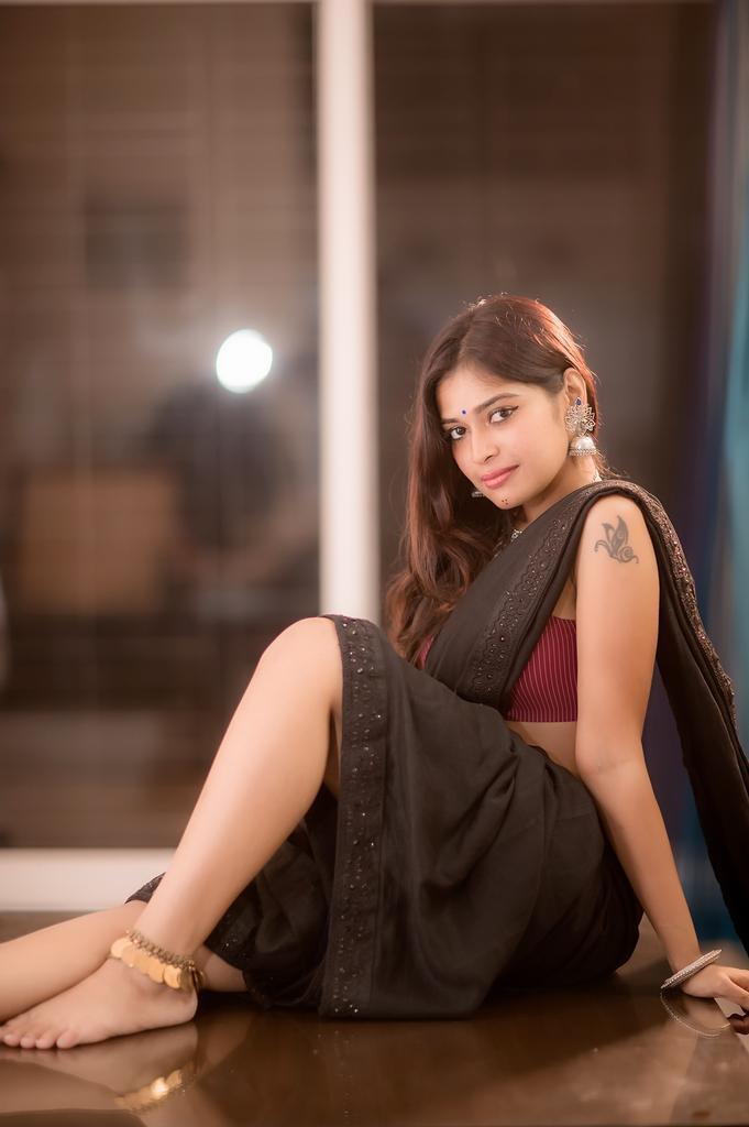 സാരിയിൽ സുന്ദരിയായി ദർഷ ഗുപ്ത- ചിത്രങ്ങൾ കാണാം