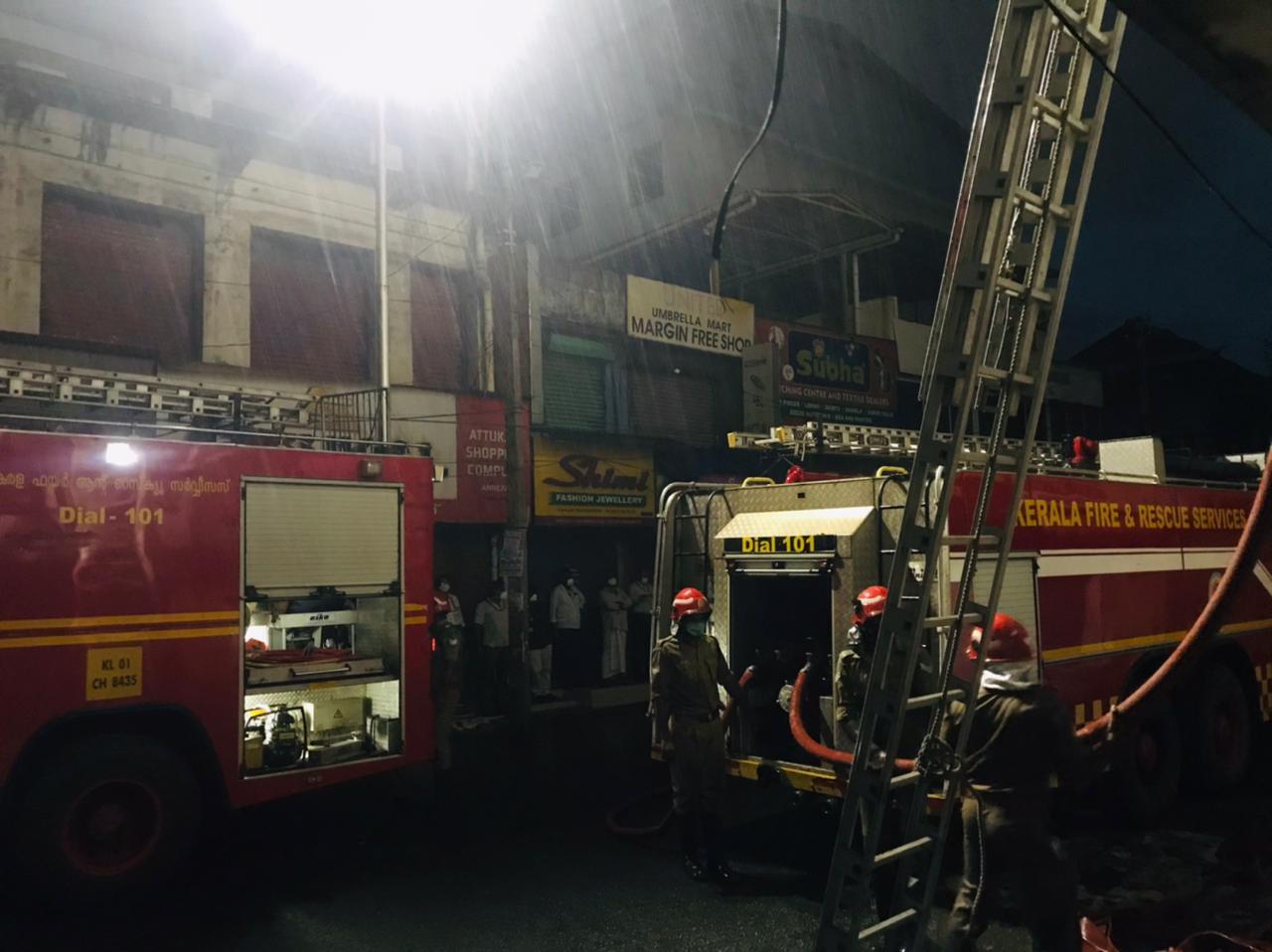 തിരുവനന്തപുരം ചാല കമ്പോളത്തില്‍ തീപിടുത്തം, ചിത്രങ്ങള്‍