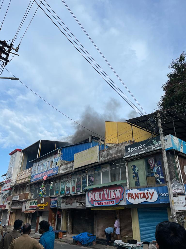 തിരുവനന്തപുരം ചാല കമ്പോളത്തില്‍ തീപിടുത്തം, ചിത്രങ്ങള്‍