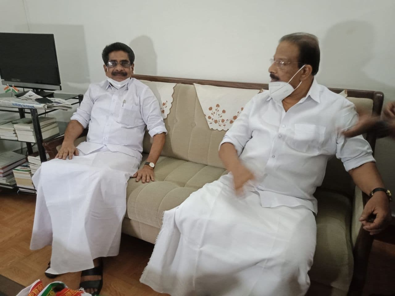 മുല്ലപ്പള്ളി രാമചന്ദ്രനെ കാണാനെത്തി കെപിസിസി പ്രസിഡന്റ് കെ സുധാകരന്‍