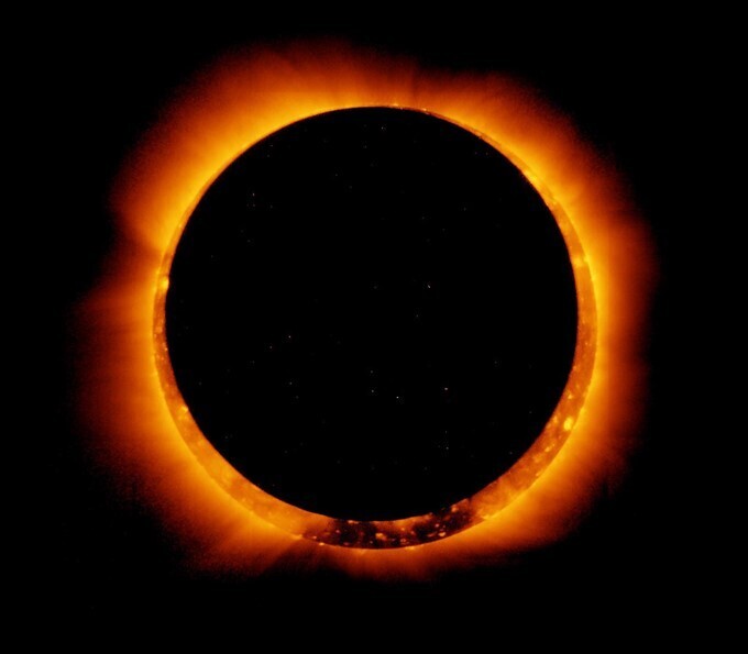 ഈ വര്‍ഷത്തെ ആദ്യ സുര്യഗ്രഹണം, ചിത്രങ്ങള്‍ കാണാം