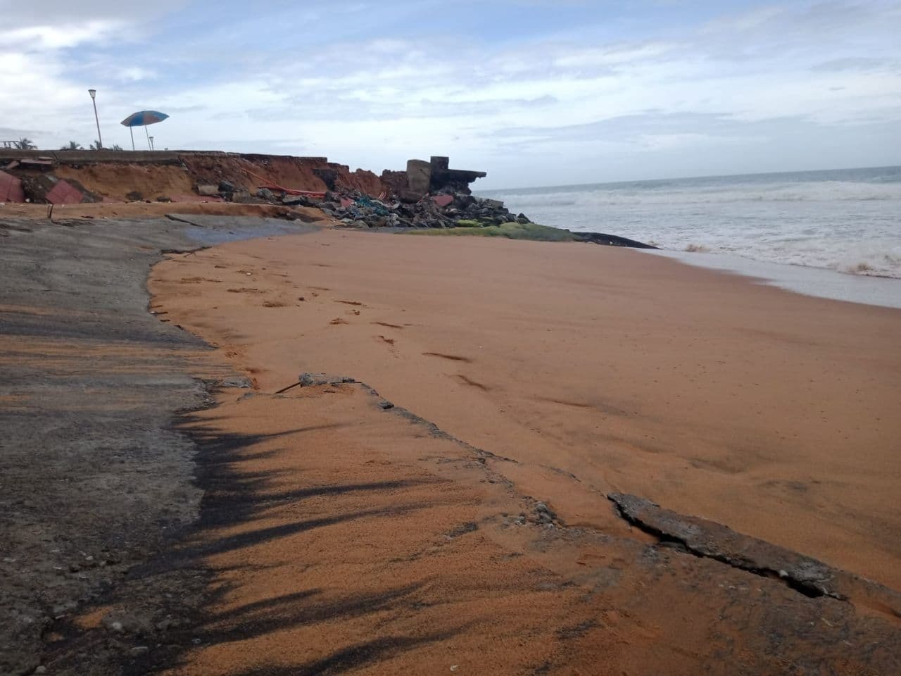  കടല്‍ക്ഷോഭത്തില്‍ തകര്‍ന്ന തിരുവനന്തപുരം ശംഖുമുഖം ബീച്ച്- ചിത്രങ്ങള്‍