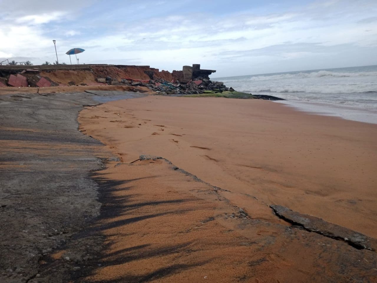  കടല്‍ക്ഷോഭത്തില്‍ തകര്‍ന്ന തിരുവനന്തപുരം ശംഖുമുഖം ബീച്ച്- ചിത്രങ്ങള്‍