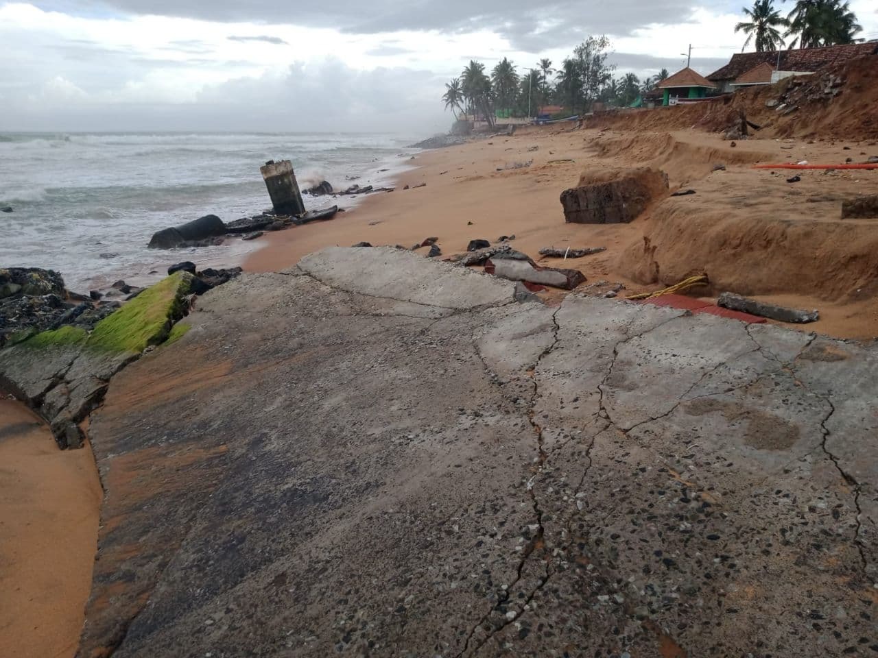  കടല്‍ക്ഷോഭത്തില്‍ തകര്‍ന്ന തിരുവനന്തപുരം ശംഖുമുഖം ബീച്ച്- ചിത്രങ്ങള്‍