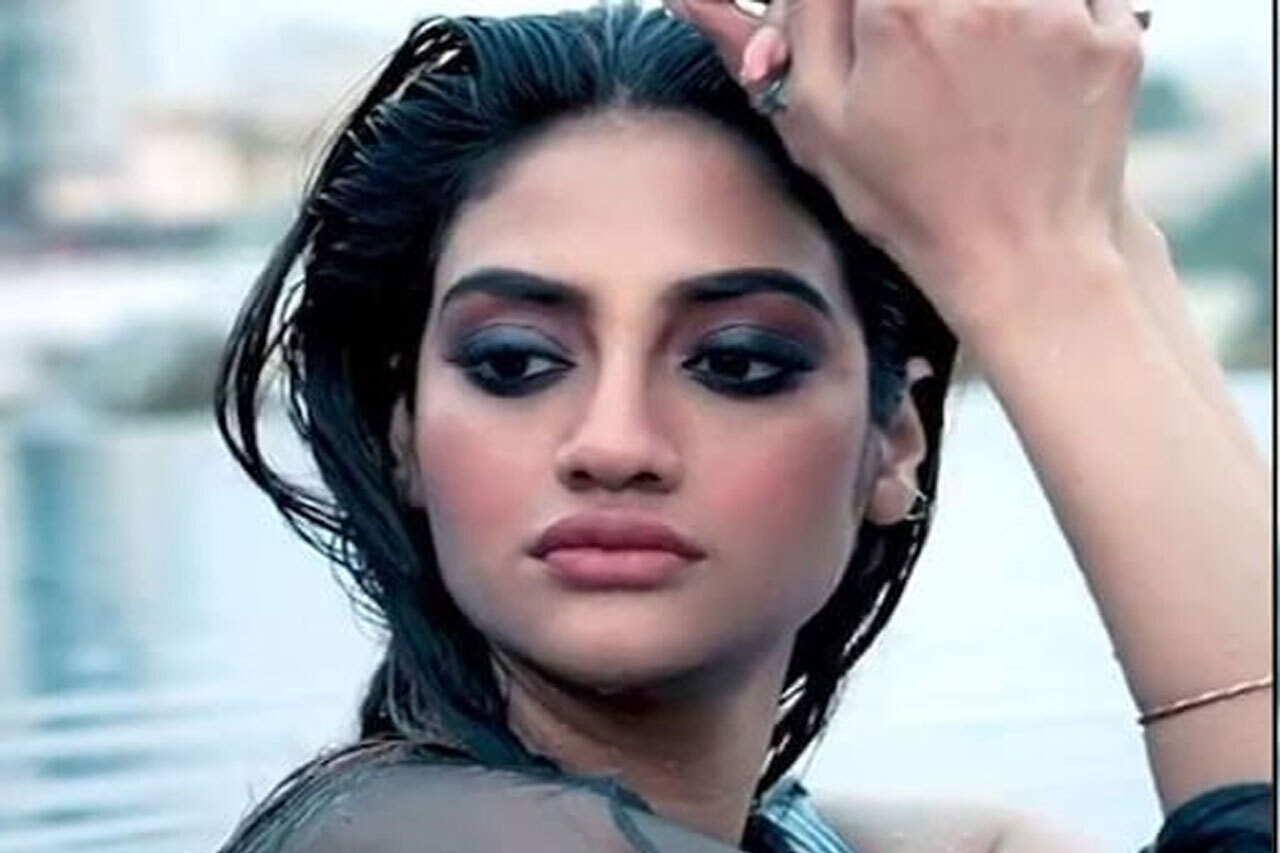 হট ফটোশ্যুটে নজর কাড়লেন নুসরত জাহান