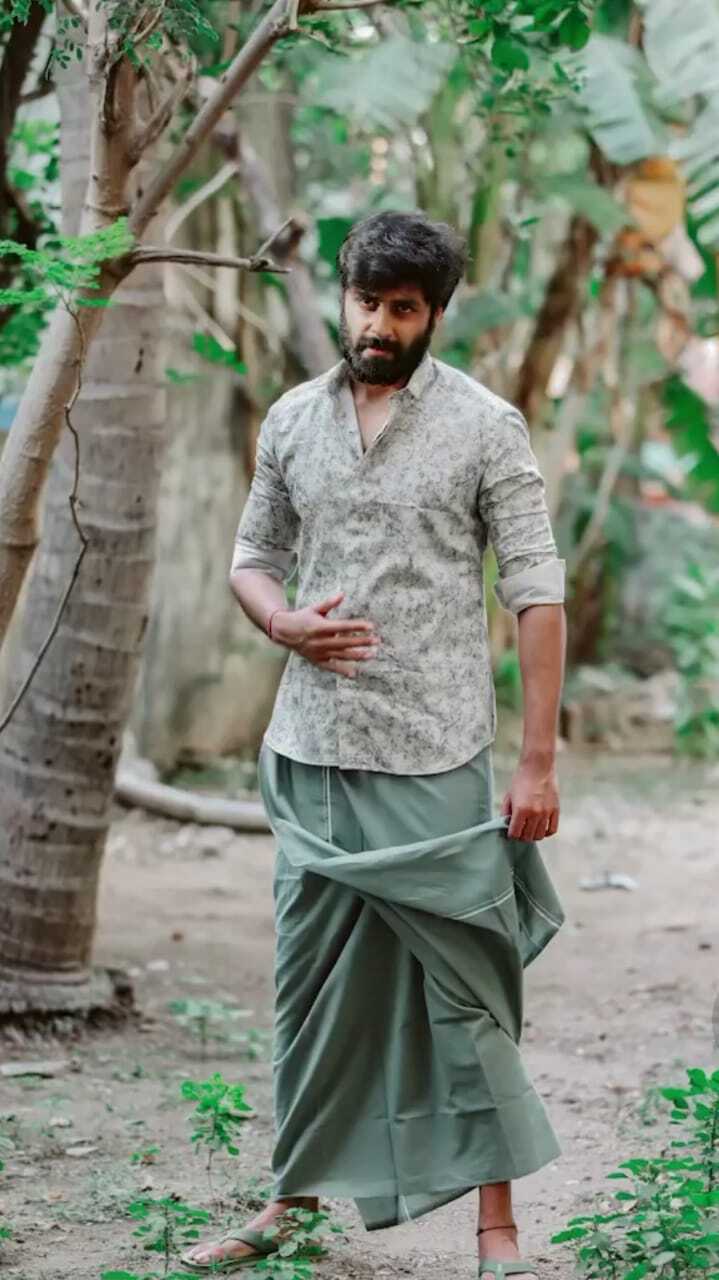 தூக்கிக் கட்டிய கைலி.. முறுக்கி விட்ட மீசை.. என்ன அஸ்வினே.. இது!