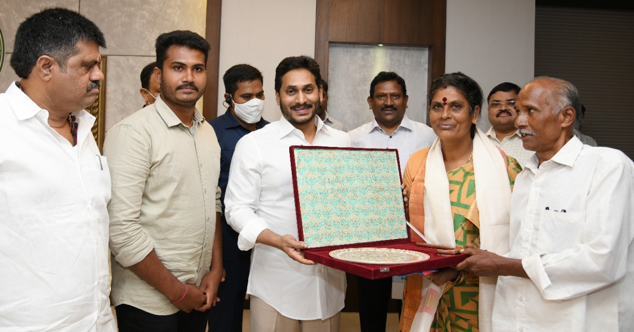 టోక్యో ఒలంపిక్స్‌లో పాల్గొనే ఏపీ క్రీడాకారులకు సీఎం జగన్ అభినందనలు