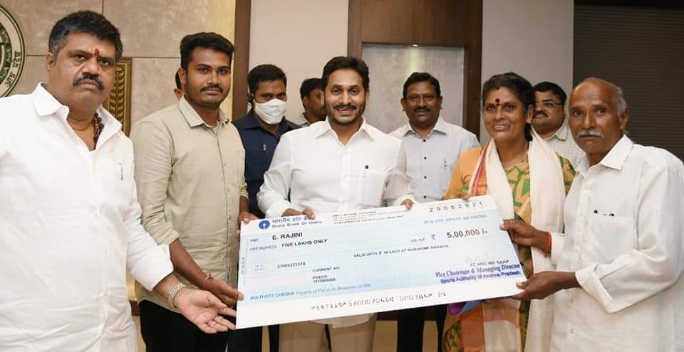 టోక్యో ఒలంపిక్స్‌లో పాల్గొనే ఏపీ క్రీడాకారులకు సీఎం జగన్ అభినందనలు