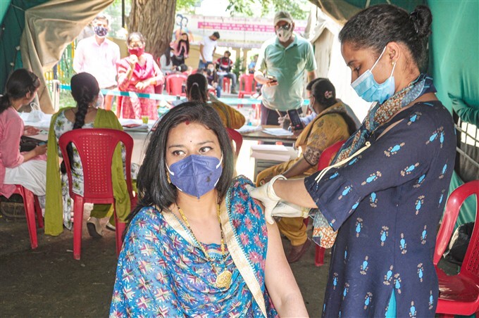 Covid-19 2nd wave: Citizens Receive COVID-19 vaccine During third phase Of vaccination Across Indian, 08/06/2021