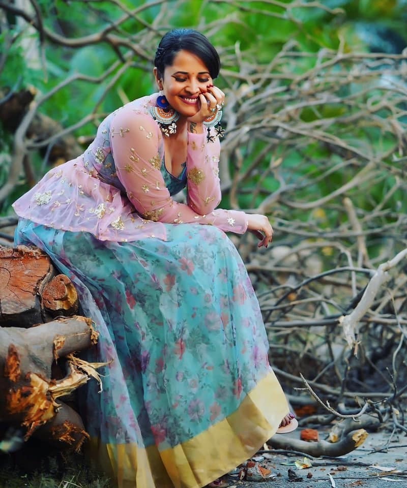 അനസൂയ ഭരദ്വാജിന്റെ ആരും കാണാത്ത ചിത്രങ്ങള്‍; പുതിയ ഫോട്ടോഷൂട്ട് കാണാം