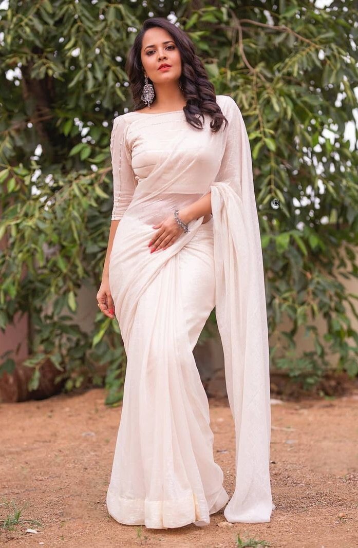 സാരിയില്‍ അതിവ സുന്ദരിയായി അനസൂയ ഭരദ്വാജ്; വൈറലായ ഏറ്റവും പുതിയ ചിത്രങ്ങള്‍ കാണാം