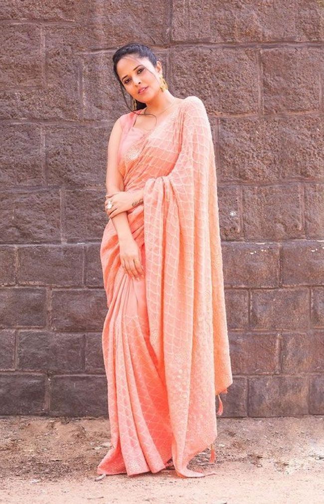 സാരിയില്‍ അതിവ സുന്ദരിയായി അനസൂയ ഭരദ്വാജ്; വൈറലായ ഏറ്റവും പുതിയ ചിത്രങ്ങള്‍ കാണാം