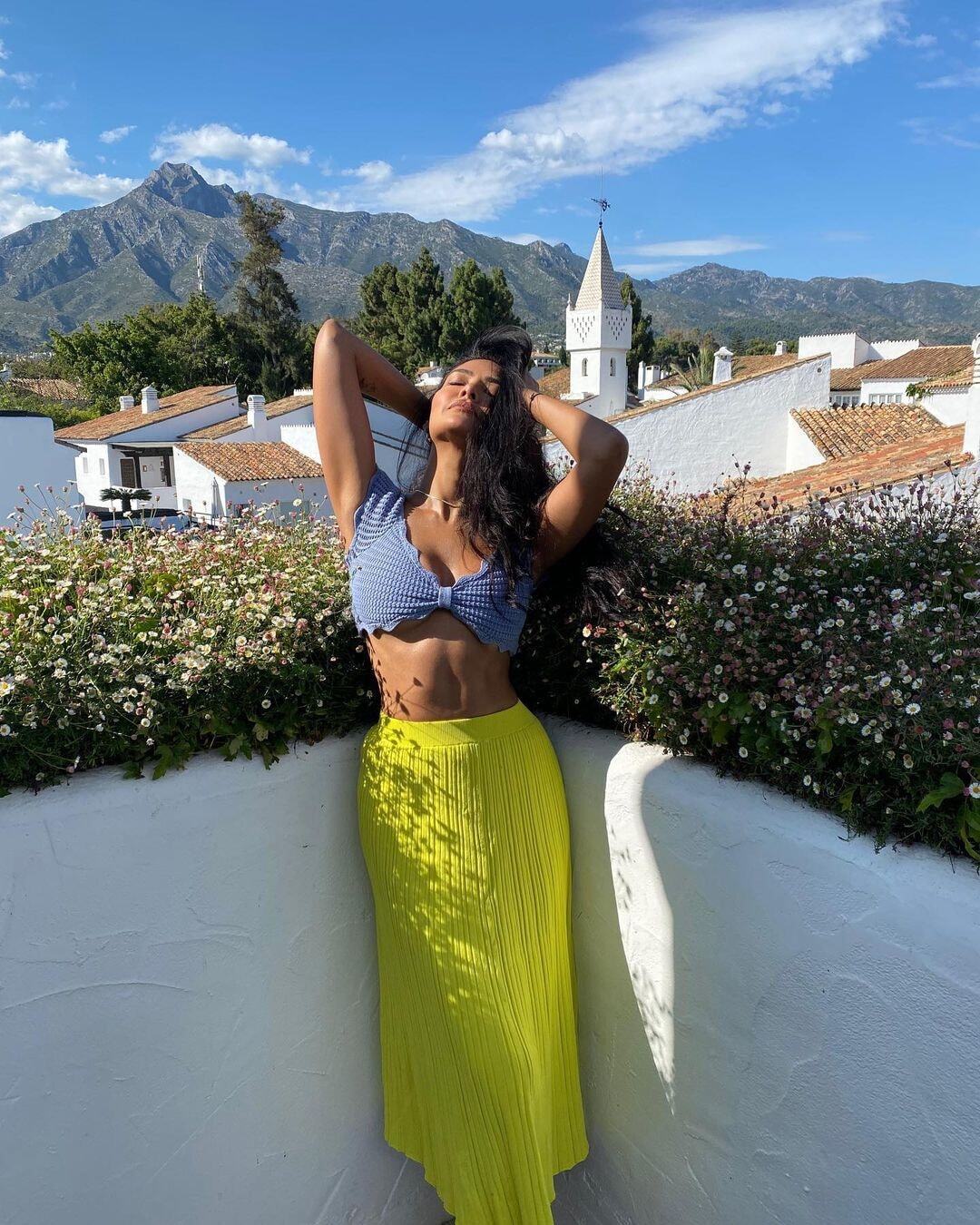 ഹോട്ട് ലുക്കില്‍ തിളങ്ങി ഇഷ ഗുപ്ത; ഏറ്റവും പുതിയ ചിത്രങ്ങള്‍ കാണാം