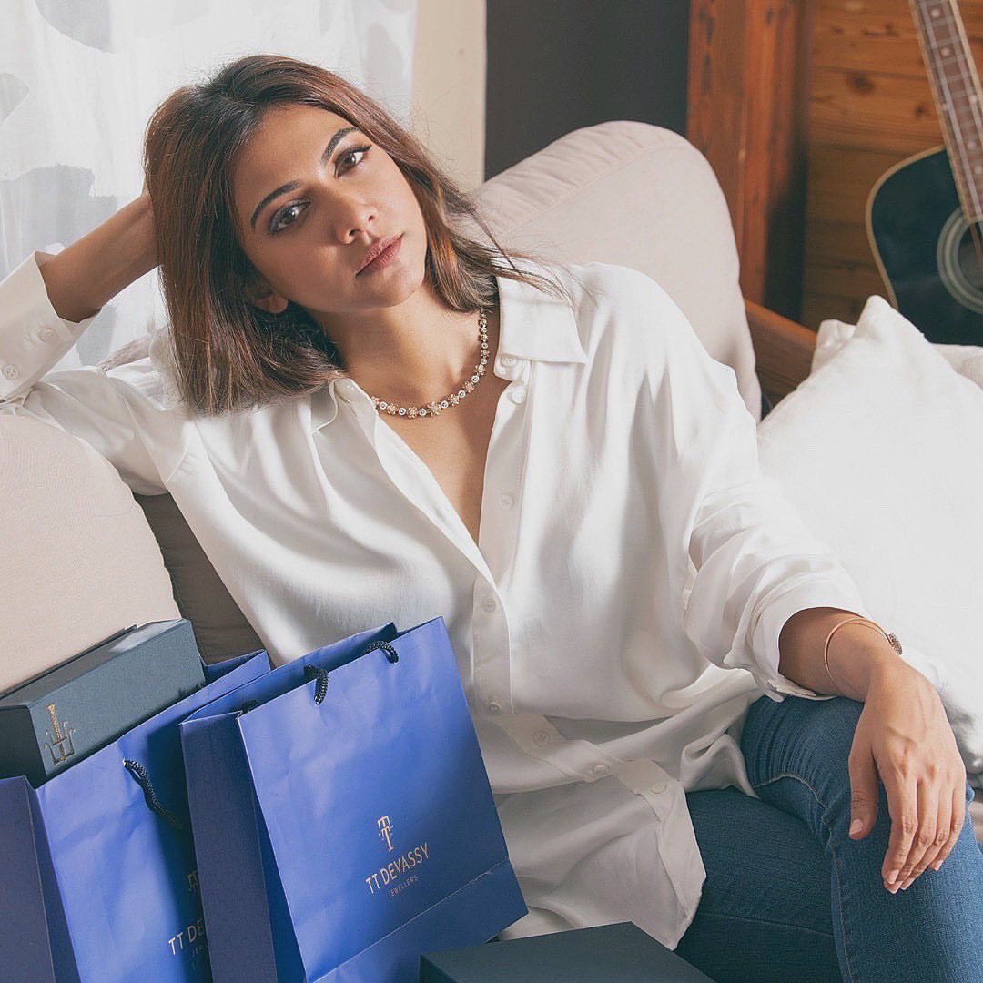 ക്യൂട്ട് ചിത്രങ്ങളുമായി പ്രിയ നടി മഡോണ സെബാസ്റ്റിന്‍