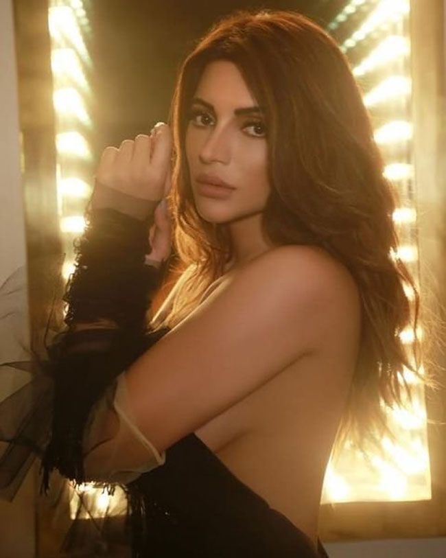 അടിപൊളി സെക്‌സി ലുക്കില്‍ ഷമ സിക്കന്ദര്‍; വൈറലായ ഫോട്ടോഷൂട്ട് കാണാം