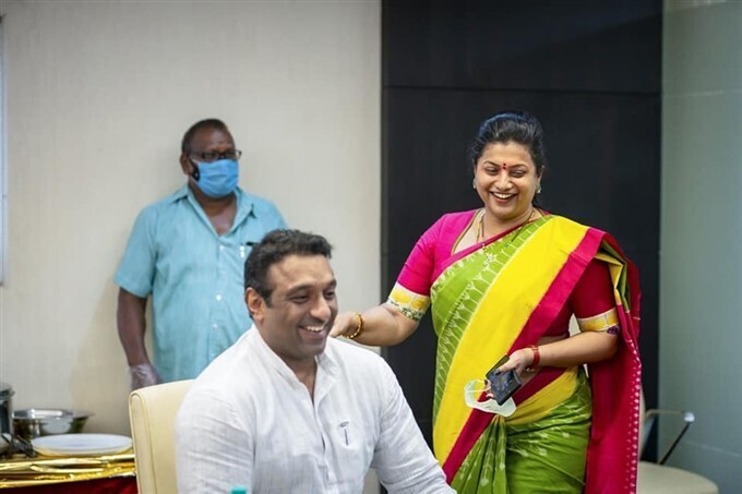 എപി വളര്‍ച്ചാ നിരക്ക് വാര്‍ത്താ സമ്മേളനത്തില്‍ മന്ത്രി മെക്കാപതിയും എപിഐഐസി ചെയർപേഴ്‌സൺ റോജയും:-ചിത്രങ്ങല്‍ കാണാം