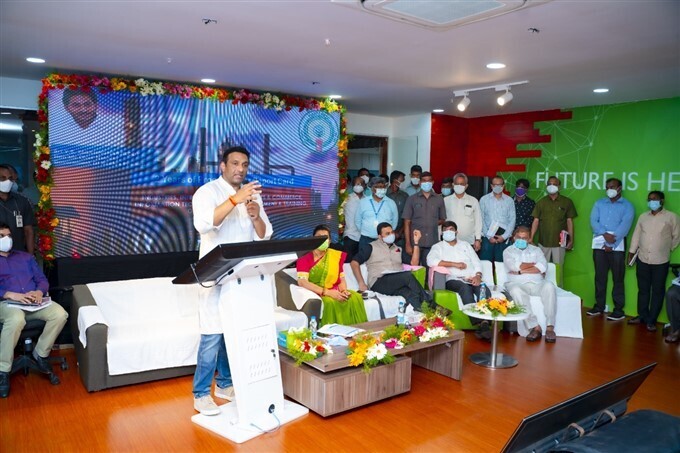 എപി വളര്‍ച്ചാ നിരക്ക് വാര്‍ത്താ സമ്മേളനത്തില്‍ മന്ത്രി മെക്കാപതിയും എപിഐഐസി ചെയർപേഴ്‌സൺ റോജയും:-ചിത്രങ്ങല്‍ കാണാം