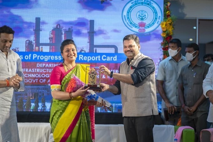 എപി വളര്‍ച്ചാ നിരക്ക് വാര്‍ത്താ സമ്മേളനത്തില്‍ മന്ത്രി മെക്കാപതിയും എപിഐഐസി ചെയർപേഴ്‌സൺ റോജയും:-ചിത്രങ്ങല്‍ കാണാം