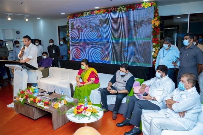 എപി വളര്‍ച്ചാ നിരക്ക് വാര്‍ത്താ സമ്മേളനത്തില്‍ മന്ത്രി മെക്കാപതിയും എപിഐഐസി ചെയർപേഴ്‌സൺ റോജയും:-ചിത്രങ്ങല്‍ കാണാം