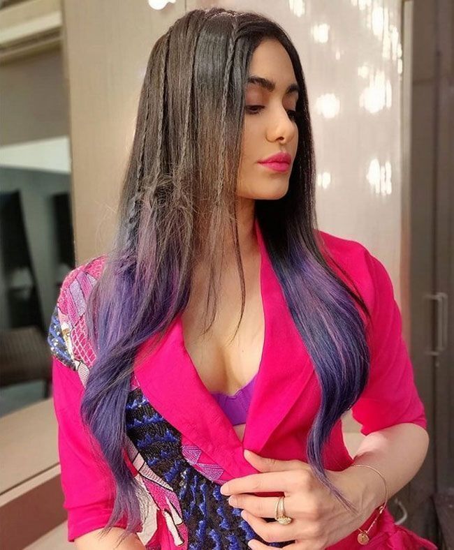 വൈറലായി ആദാ ശർമയുടെ സെൽഫ് പോർട്രെയ്റ്റ്; ചിത്രങ്ങൾ കാണാം